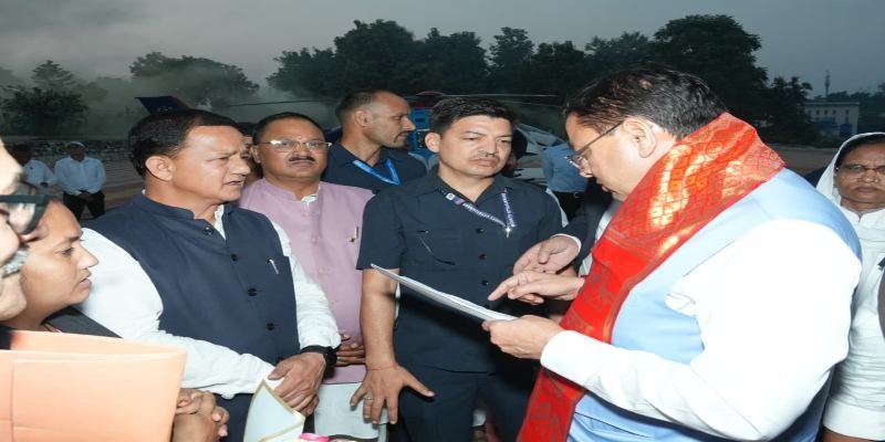 मुख्यमंत्री ने सुनीं खटीमा में जनसमस्याएं, अधिकारियों को दिए त्वरित समाधान के निर्देश