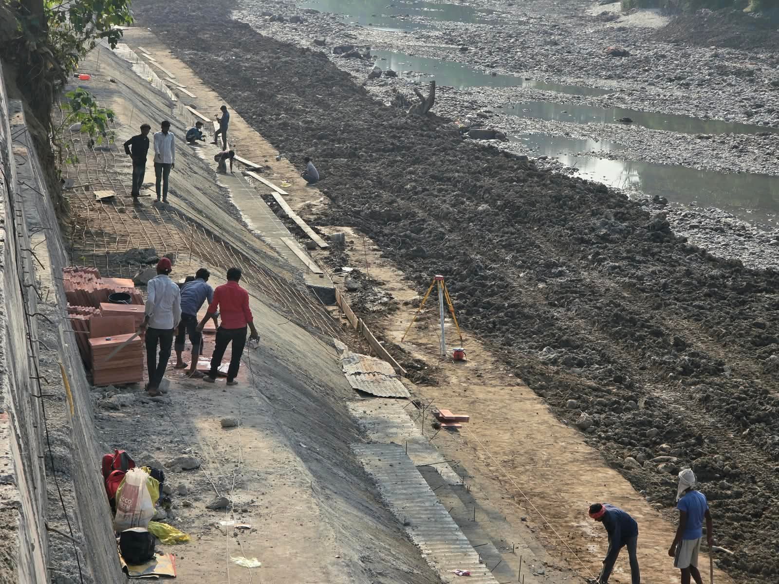कुंभ-2027 के लिए हरिद्वार में 3 किलोमीटर से अधिक लंबाई में बन रहे नए घाट, दिन-रात निर्माण कार्य जारी