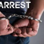 युवकों ने ग्रामीण को पीटा, दो पकड़े