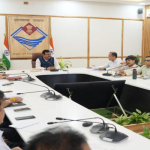 मानसून के दौरान रूसी से परेशान हैं? इन 5 घरेलू उपायों को अजमाएं