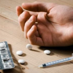 समाज में कुछ ऐसे लोग हों जो सरकार के खिलाफ कोर्ट में याचिका दायर करें