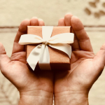 घर लौट रहे दंपति के साथ लूट, केस दर्ज