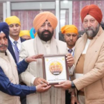 सीएम धामी ने सहसपुर विधायक  के आवास पर जाकर उनकी माता जी के निधन पर श्रद्धांजलि अर्पित  की