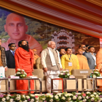  सीएम धामी नेजगद्गुरु शंकराचार्य स्वामी राजराजेश्वराश्रम महाराज से शिष्टाचार भेंट की 