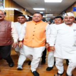 रोमियो लेन बार प्रकरण: एनएसयूआई का पुलिस हेडक्वार्टर के बाहर प्रदर्शन, आईजी गोबैक के नारे लगाए