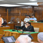 विधानसभा, देहरादून में विशेष सत्र की कार्यवाही के लिए जाते हुए मुख्यमंत्री, विस अध्यक्ष  व अन्य मंत्रीगण 