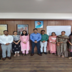 स्टाफ बैठक में डीएम ने लंबित मामलों के शीघ्र निस्तारण के दिए निर्देश
